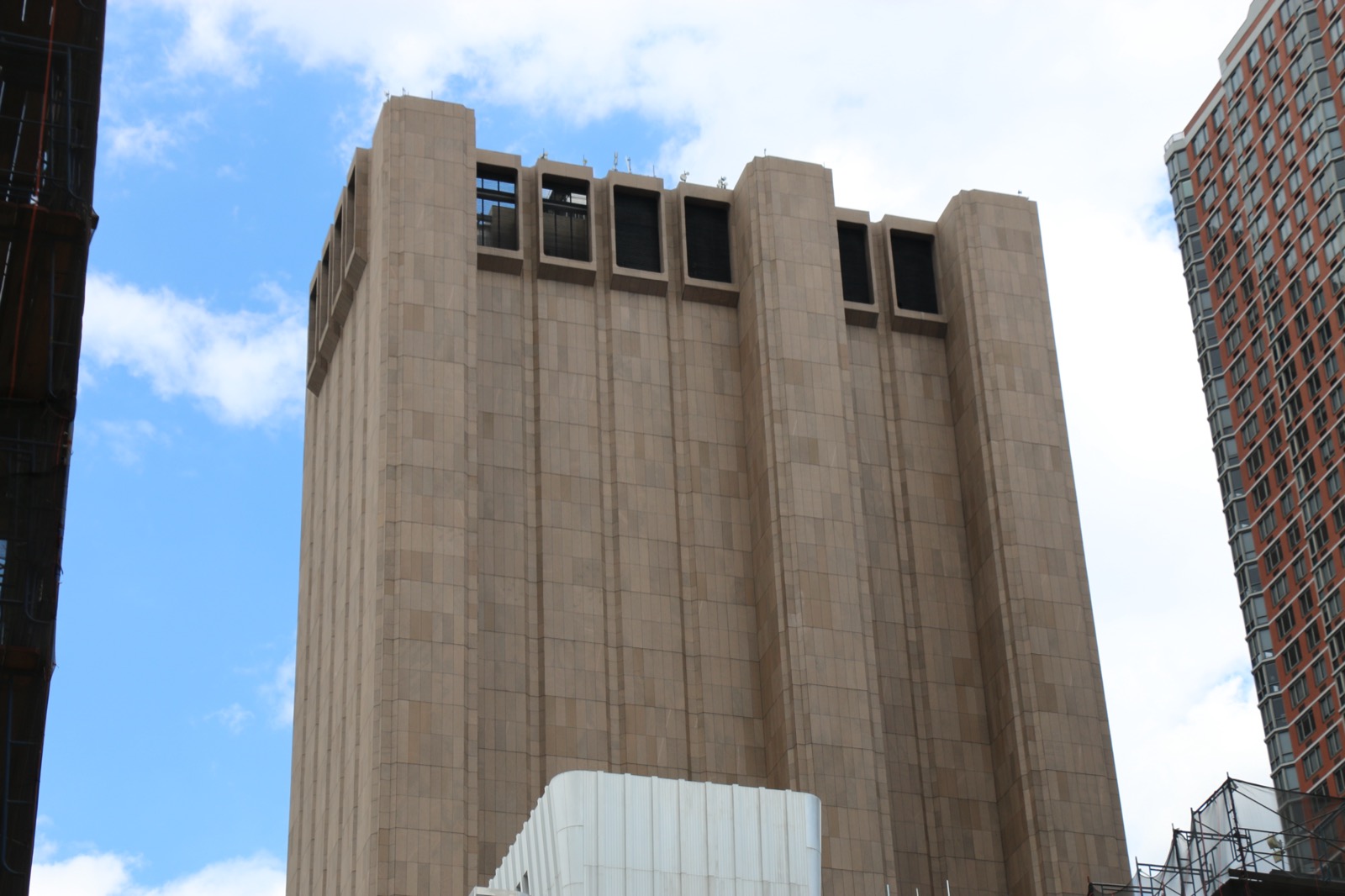 33 Thomas Street, the windowless AT&T building